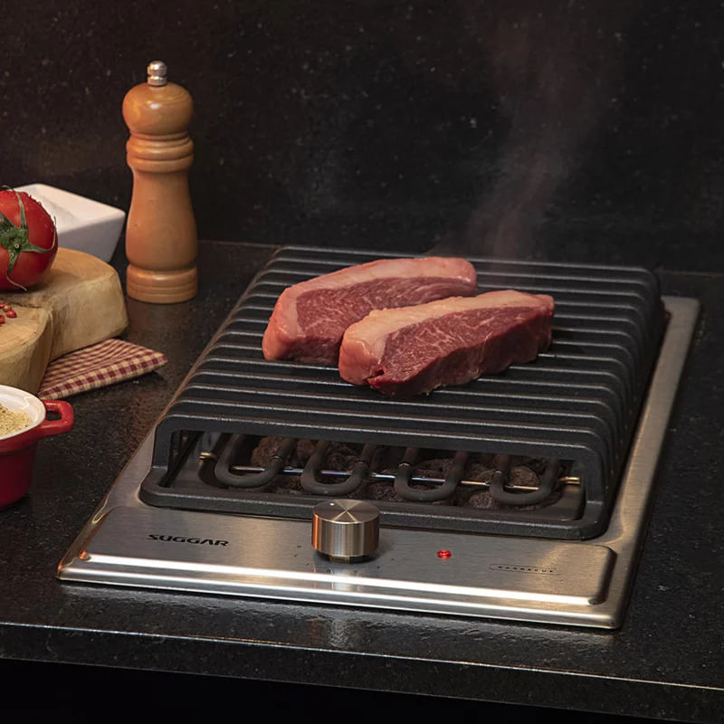 Cooktop Suggar Barbecue grelhando um pedaço de carne