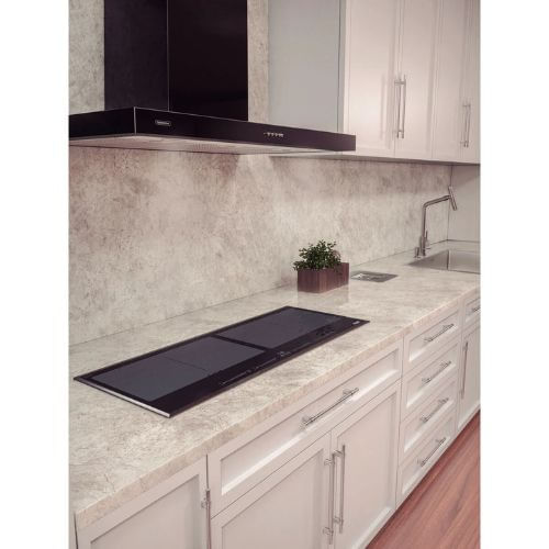 Cooktop-por-Inducao-Tramontina-4-Bocas-Preto-instalado-em-uma-bancada-na-cozinha
