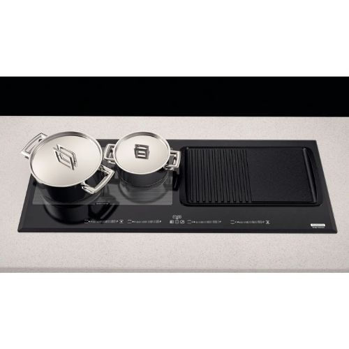 Cooktop-por-Inducao-Tramontina-4-Bocas-Preto-com-duas-panelas-em-inox-em-cima