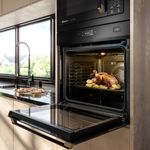 Forno-Eletrico-Electrolux-de-Embutir-OE9XB-com-VaporCrisp-e-Conectividade-Preto-220V-53801WBA235-Cook-Eletroraro--5-