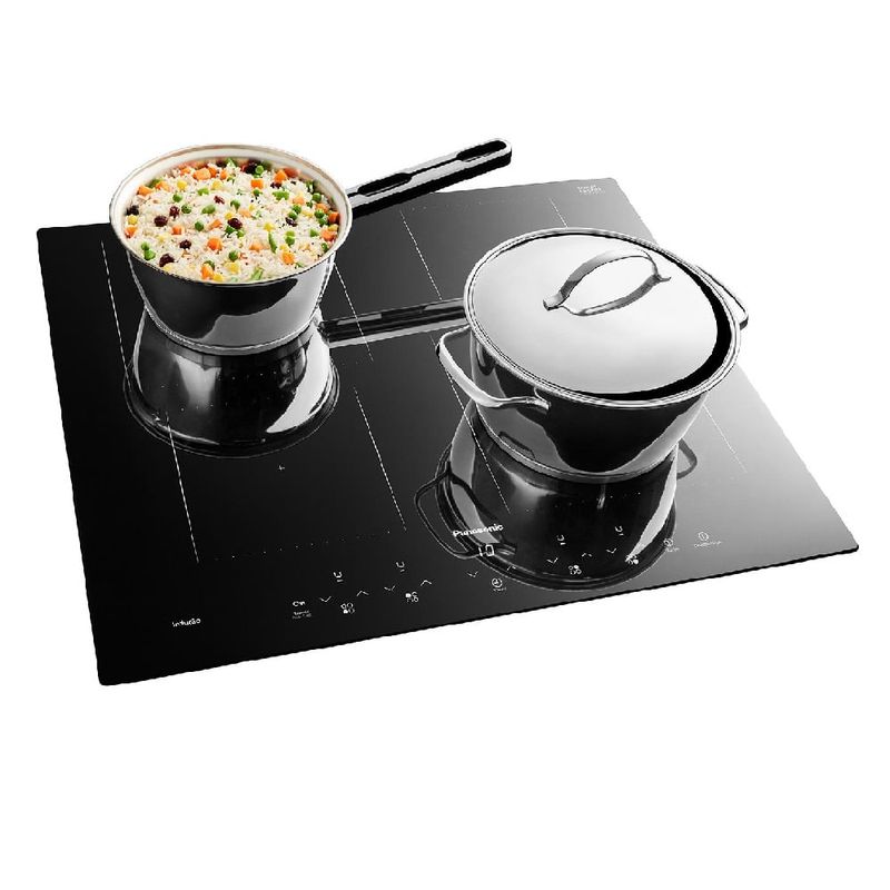 Cooktop-Inducao-4-Bocas-Panasonic-com-duas-panelas-cozinhando-comida